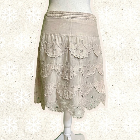 BCBGMaxAzria Soft Beige Lightweight Cotton Tiered Eyelet A-Line Mini Skirt Sz 2 - Picture 1 of 12